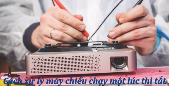 Cách xử lý máy chiếu chạy một lúc thì tắt