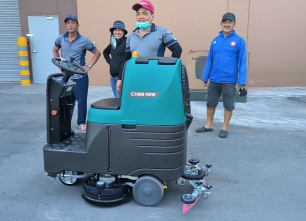 Máy chà sàn ngồi lái Clepro C100B New