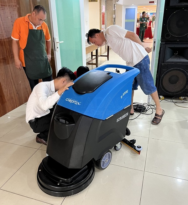 Máy chà sàn liên hợp CleproX X-550E