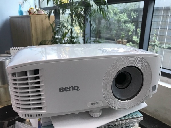 Máy Chiếu Full HD BenQ MH560
